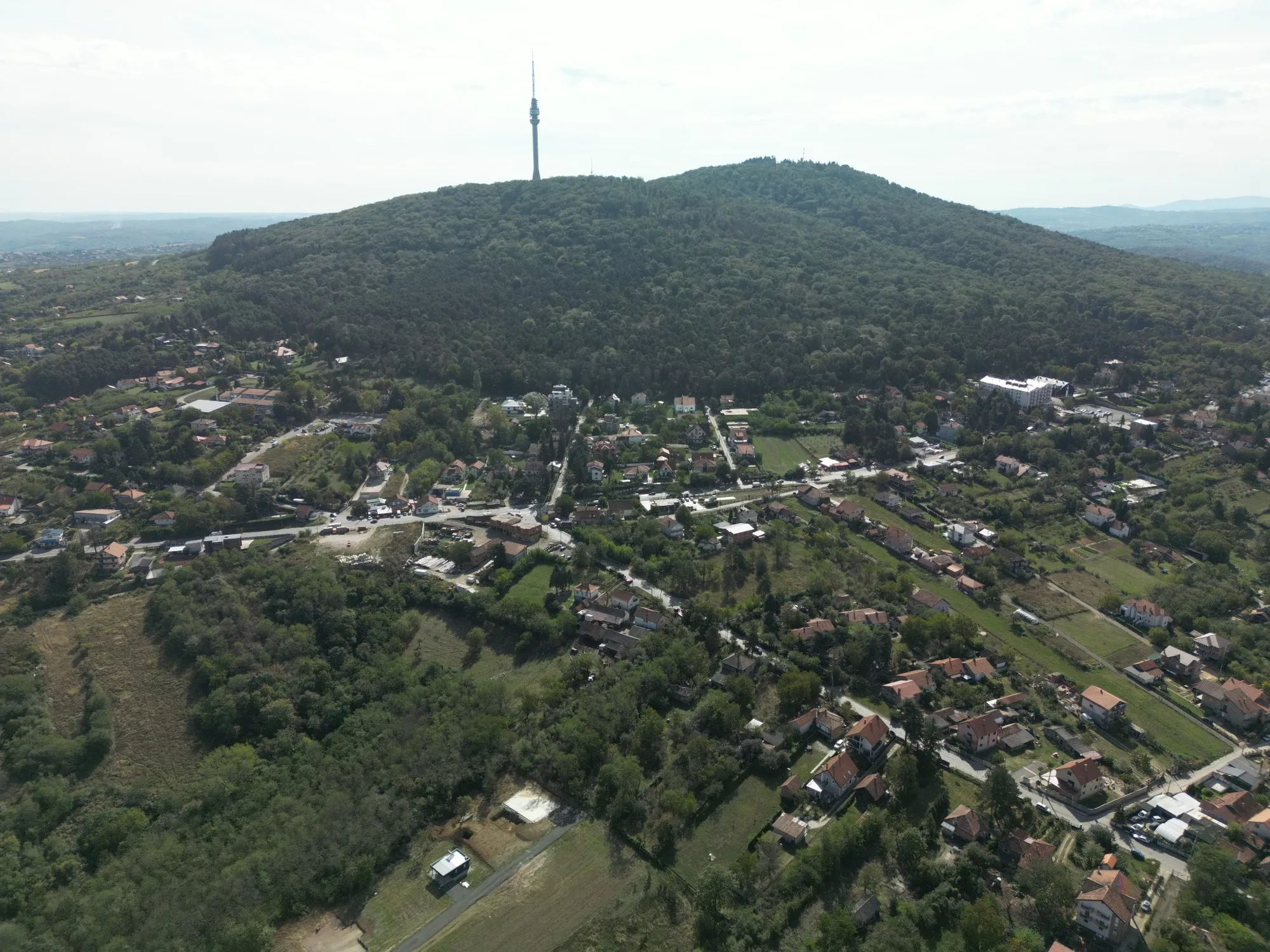 Pogled ka parceli i zelenom okruženju